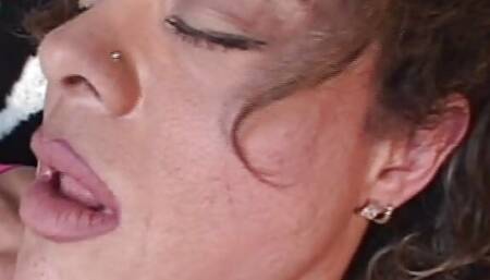 DONNE MATURE VOGLIONO GIOVANI STALLONI - Episode 3