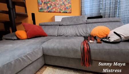 Schiavo leccapiedi di Sunny Maya Mistress che si arrabbia