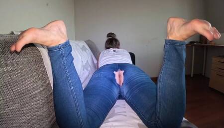 Farting through a hole in my jeans