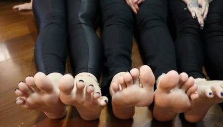 Daniitrix, Prii Feet and Mrs Feet, comparing their little feet