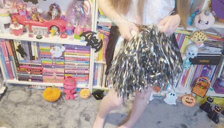 Zombie dancer Tinylittlebabyg shakes her pompoms & shows off her pull up
