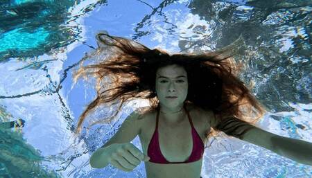 Alone at the Bottom: 4k hd