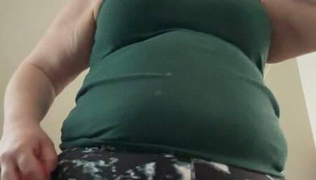 BBW milf masturbatea and cums hard