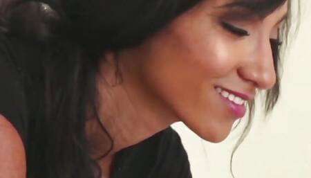 8teenhub - Dava Foxx and Sadie Santana - Lick Me Louder