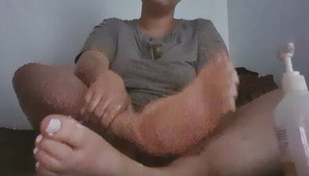 Housewife self foot massage