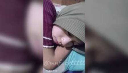 Hijab IGO Lagi Tidur Di Ajak Ngewe
