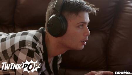 Watch This Slutty Gamer Twink Ryan Bailey Get A Hard Pounding By Young Hot Stud Tony D'Angelo - TWINKPOP