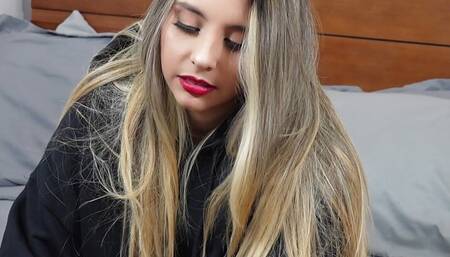 I masturbate and make a big squirt for my stepdad