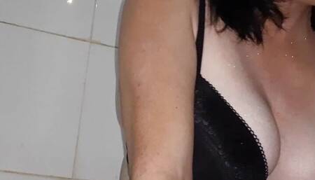 Goth girl gets on her knees and gets wet cleaning bathroom