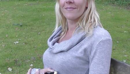 Horny slut in the park recognized and squirted all over !!