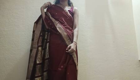 Is masterbating and getting horny in Saree
