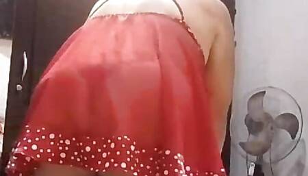 Lingerie and rich mature milf squirts when she plays with her vibrator