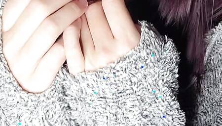 amateur teen in fleece jacket solo dildo