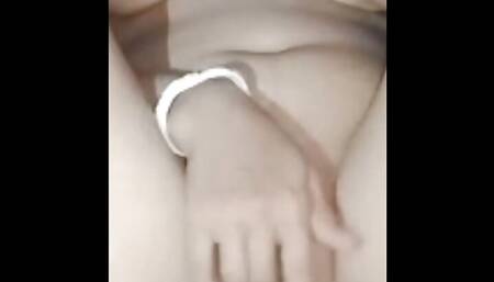 Village Bhabhi video calling pusssy finger show with hindi audio