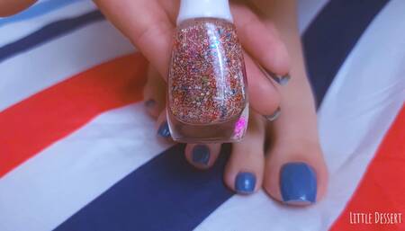 Teen with beautiful nails and legs is painting her nails while masturbate