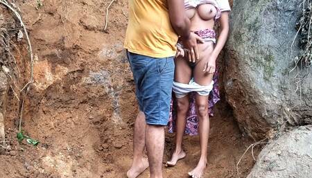 In Secret, I Fucked The Naughty Stepsister in the Naked Outdoors After Pissing Outdoor