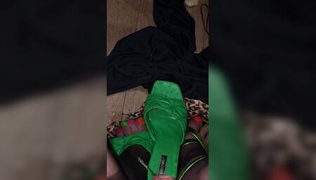 Let me know if my rainbow toes getting some hot pee turns you on