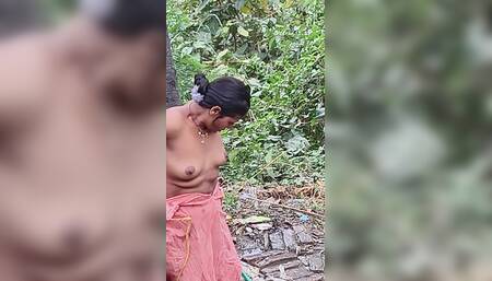 Sexy Bhabhi Bathing in Open Bathroom
