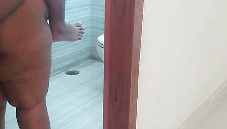 Fuck neighbor aunty in bathroom!