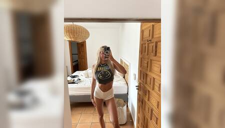 Using my big double ended dildo till I squirt! I love fucking my 2 holes at the same time! ????????????\n