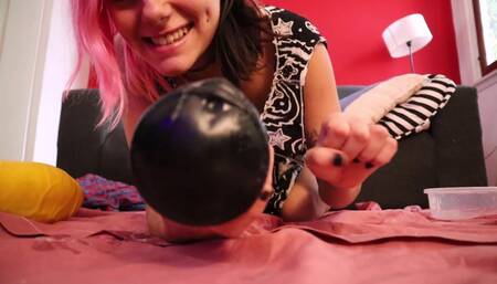 Girl wrecks her ass with XXXXL dildo