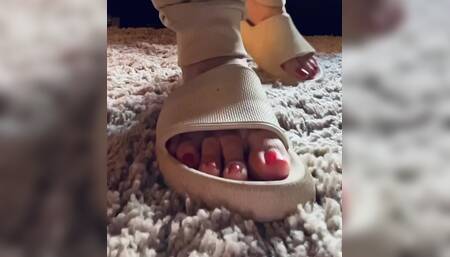 My feet on this soft carpet OMG! ????????