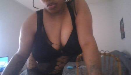 Goddess Ronnie Gets a little handsy with herself