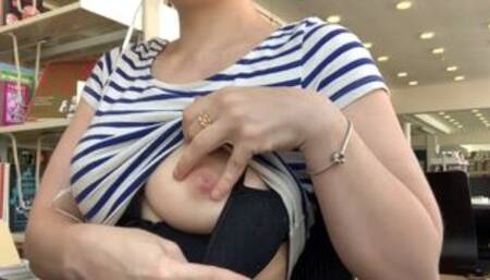 I love being at the library! I felt so hot flashing my boobs and masturbating there!
