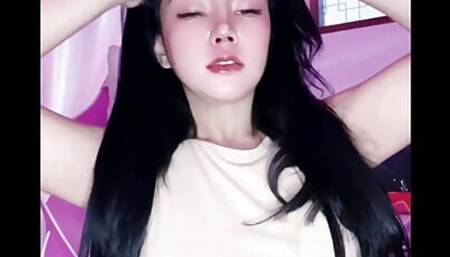 Great Squirt in the chair gaming Asian viral