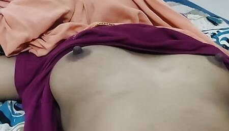 desi wife ke bur me ungli Kiya fir chut chatne lga chudai ke waqt Hindi Audio