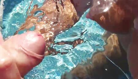 2 Porn Hub actors fuck in the pool and it ends with cum in their tits
