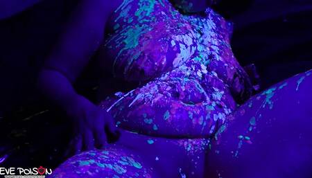 EvePoison can't yell and is covered in hot wax but she can still dildo her pussy