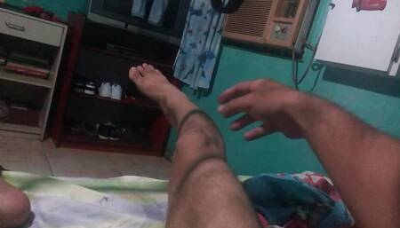 My cousin jerks off in my stepmother's room, he can't stand the urge and records his Latin balls jumping - Jovenpoder