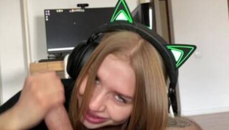 Минет лучшему другу. Лишила девственности этого скромника. Californiababe.