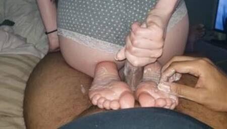 LOTION LATHERED SQUEEZING SENSITIVE SOLES - Tickling Solejob Stroking