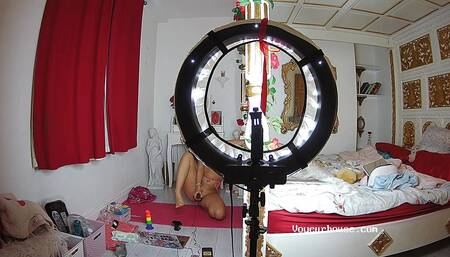 Lantaland - Super hot babe playing with her toy and pussy on