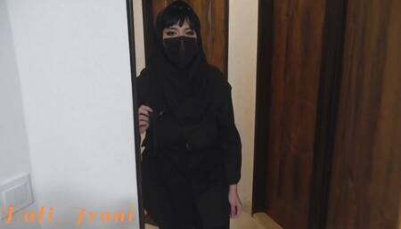 دخت.ره حشری از مد.رسه میاد میبینه کسی خونه نیست زنگ در خونه همسایه رو میزنه میگه...(مکالمه فارسی)