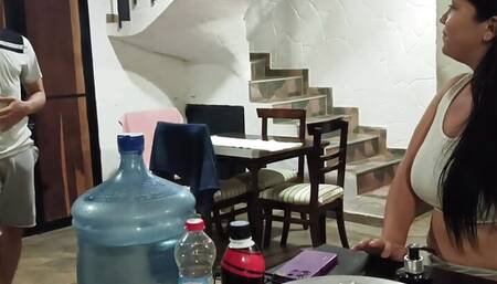 Between the half-siblings Cris and Anita Ferro they prepared a good fuck in the kitchen