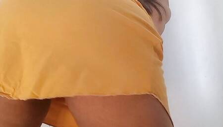 RELAXED!! HOUSEWIFE MAKING MISCHIEF SHE TAKES ADVANTAGE OF HER HUSBAND'S ABSENCE AND IS SUCH A SLUT THAT SHE SHOWS HER PUSSY AND DELICIOUS TITS.