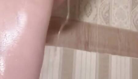 Playing pussy in the shower with butt plug in my ass makes me very horny