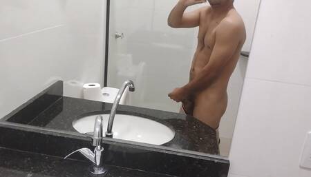 Cumming in hotel 02