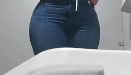 Hot girl bathroom big ass