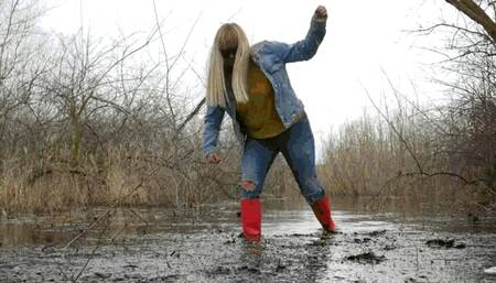 Walking in rubber boots WMV (1280x720) FHD