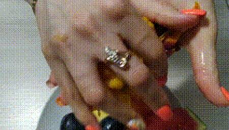 My hands like to crush