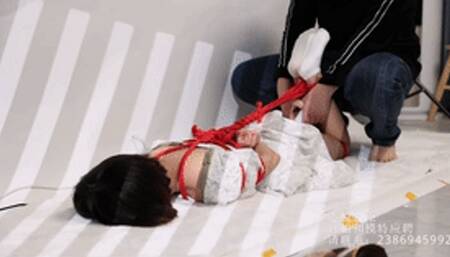 xy125-white dress tied by red rope sailing