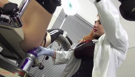 Doctor Yna fucks Her slutty patient up the arse with Her giant strap-on