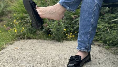 Afternoon of public dangling and shoeplay in the park in flat shoes