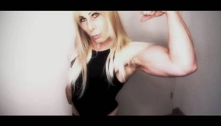 Hot Muscle MILF - TS Daniela Starr