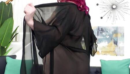 Charming Plump MILF Scarlet Peach Puts on a Hot Solo Show