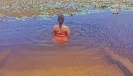 Sri Lankan sexy girl bathing outside tank. Asiyan sexy girl bath time beautiful natural place girl show hot and sexy Sri Lankan